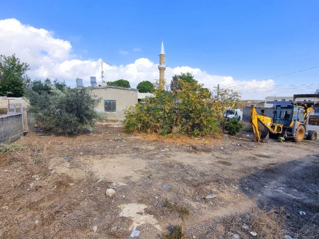 823 M2 ARSA ÜZEİRİNDE RENOVASYONA HAZIR GELENEKSEL KIBRIS EVİ 