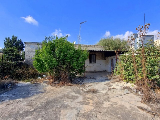 RENOVATION PROJECT, CHARMING CYPRIOT BUNGALOW ON A 823 M2 OF PLOT