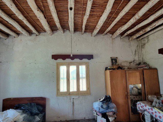 RENOVATION PROJECT, CHARMING CYPRIOT BUNGALOW ON A 823 M2 OF PLOT