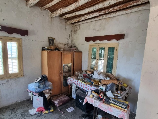 RENOVATION PROJECT, CHARMING CYPRIOT BUNGALOW ON A 823 M2 OF PLOT