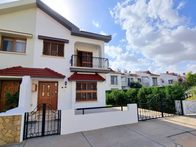 3 BEDROOM SEMI-DETACHED VILLA WITH COMMUNAL SWIMMING POOL 