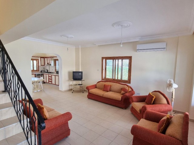 3 BEDROOM SEMI-DETACHED VILLA WITH COMMUNAL SWIMMING POOL 