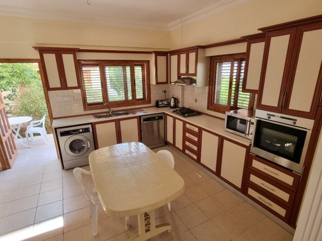 3 BEDROOM SEMI-DETACHED VILLA WITH COMMUNAL SWIMMING POOL 