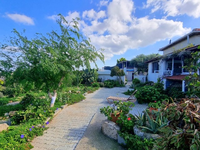 FREISTEHENDES HAUS MIT 3 SCHLAFZIMMERN, HOHEM MEERBLICK UND SWIMMINGPOOL