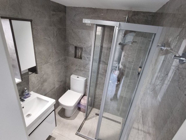 YENİLENMİŞ, DENİZ MANZARALI  2 YATAK 2 BANYO ODALI BİRİNCİ KAT DAİRE 