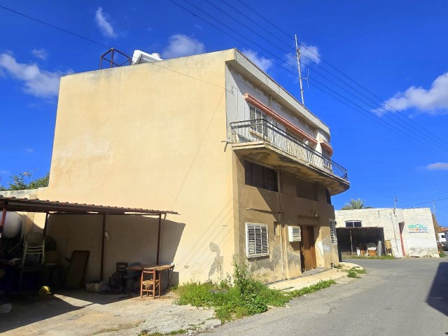 EINZIGARTIGES HISTORISCHES HAUS MIT 5/6 SCHLAFZIMMERN, TÜRKISCHEM TITEL UND MEERBLICK IM SCHLOSS FAMAGUSTA