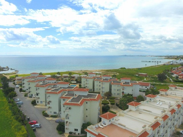 MÖBLIERTE PENTHOUSE-WOHNUNG MIT 3 SCHLAFZIMMERN, 2 BÄDERN UND ATEMBERAUBENDEM MEERBLICK