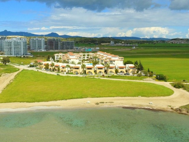 MÖBLIERTE PENTHOUSE-WOHNUNG MIT 3 SCHLAFZIMMERN, 2 BÄDERN UND ATEMBERAUBENDEM MEERBLICK