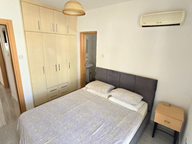 RENOVIERT UND MÖBLIERT, 2 SCHLAFZIMMER, 2 BADEZIMMER, ERDGESCHOSSWOHNUNG MIT GARTEN