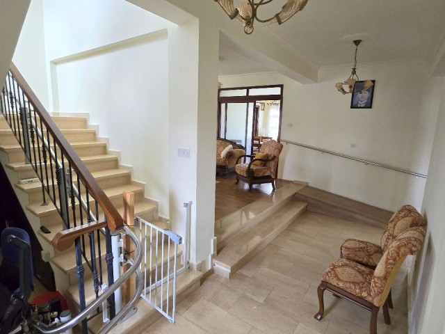 4 BED 3 BATH DETACHED AND FURNISHED VILLA IN A BEAUTIFUL NEIGHBOURHOOD