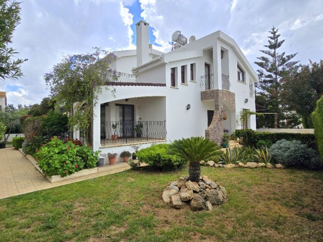 4 BED 3 BATH DETACHED AND FURNISHED VILLA IN A BEAUTIFUL NEIGHBOURHOOD