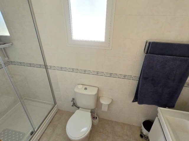 EŞYALI VE MUAZZAM DENİZ MANZARALI, 2 YATAK 2 BANYO ODALI 1. KAT DAİRE 