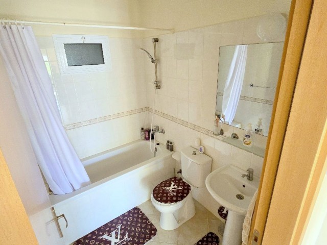 GÜZEL BİR SİTE İÇERİSİNDE, EŞYALI 2 YATAK, 2 BANYO ODALI, 1. KAT DAİRE