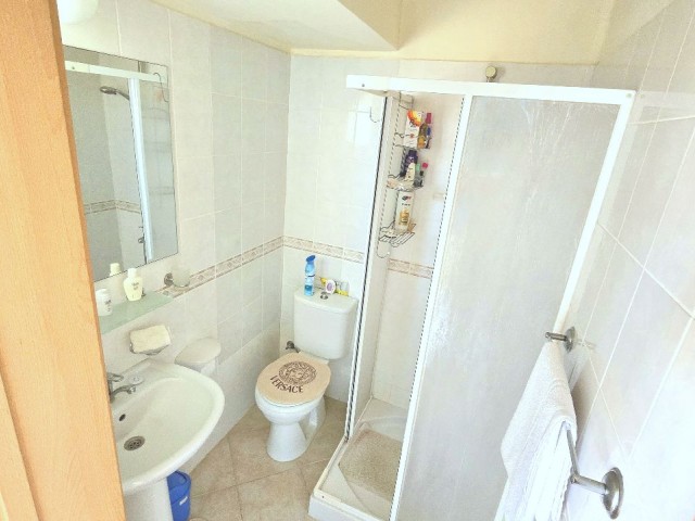 GÜZEL BİR SİTE İÇERİSİNDE, EŞYALI 2 YATAK, 2 BANYO ODALI, 1. KAT DAİRE