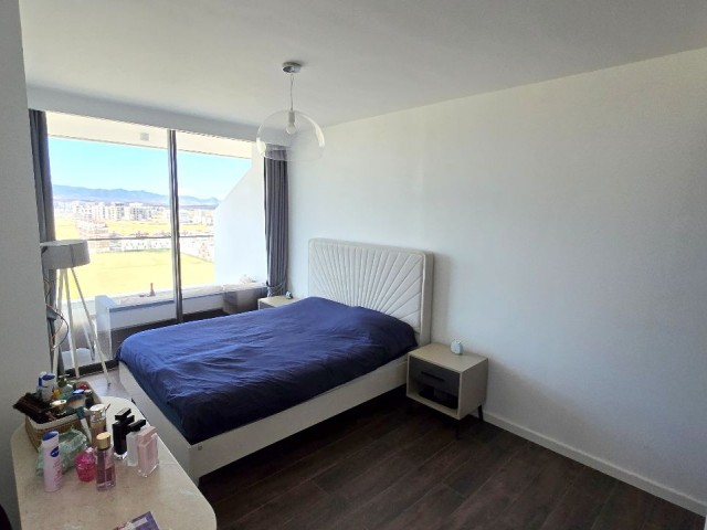 Luxuriös und hochwertig eingerichtete Wohnung mit 2 Schlafzimmern und Meerblick im 16. Stock in einer 7-Sterne-Anlage