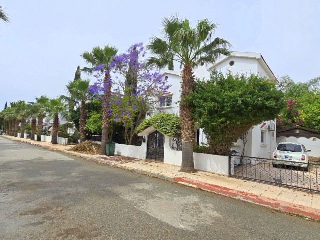 5 Bed 4 Bath Charming and Characteristic Private Villa With A Large Pool In A Serene Complex