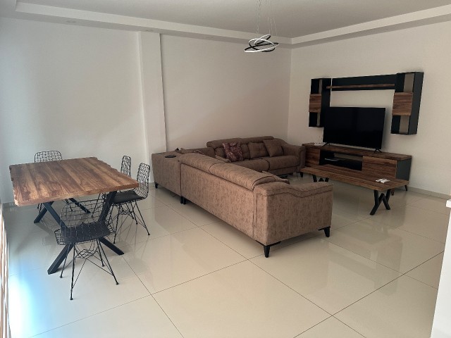 Lefkoşa, Dereboyu caddesine 5 dk yürüme mesafesinde, 2+1 Full eşyalı lux penthouse