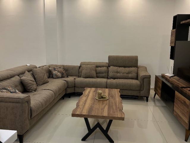 Lefkoşa, Dereboyu caddesine 5 dk yürüme mesafesinde, 2+1 Full eşyalı lux penthouse