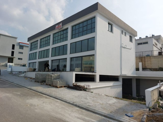 ساختمان در منطقه صنعتی کوچک Çatalköy