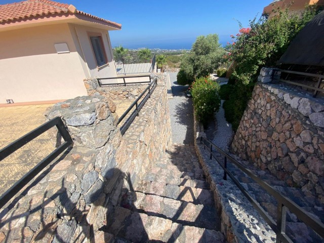 Girne Arapkoy 3+1 Villa zu verkaufen