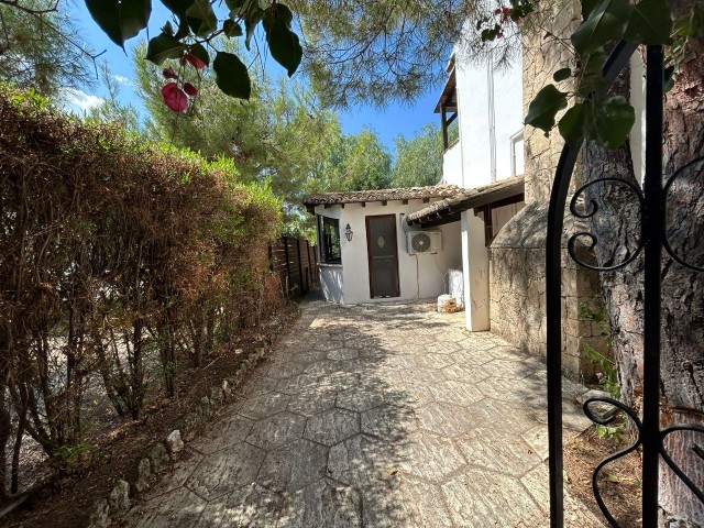 Villa zum Verkauf in einem freistehenden Garten von mehr als 1 Dekar in Çatalköy