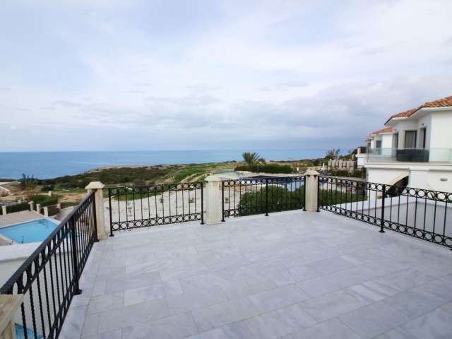 4+10Villa in Esentepe