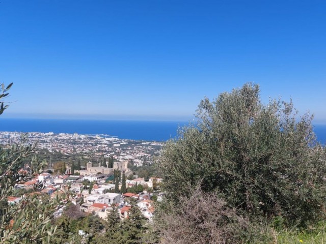 Grundstück mit Panoramablick in Bellapais