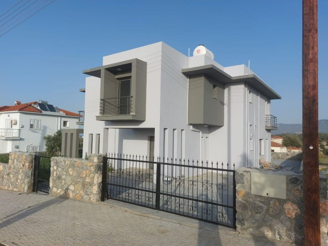 Çatalköy'de Dağ ve Deniz Manzaralı 4+1 Villa
