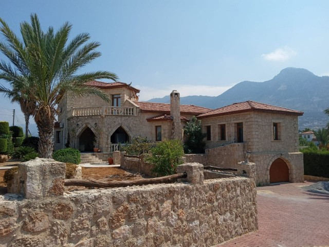 4+1 Stone Villa 500 m from the Sea in Karşıyaka