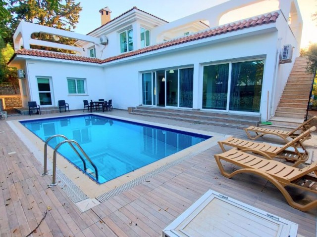 🏠Luxuriöse 4+1-Villa mit türkischer Eigentumsurkunde zum Verkauf in Kyrenia Ozanköy, alle Zimmer verfügen über ein eigenes Bad.