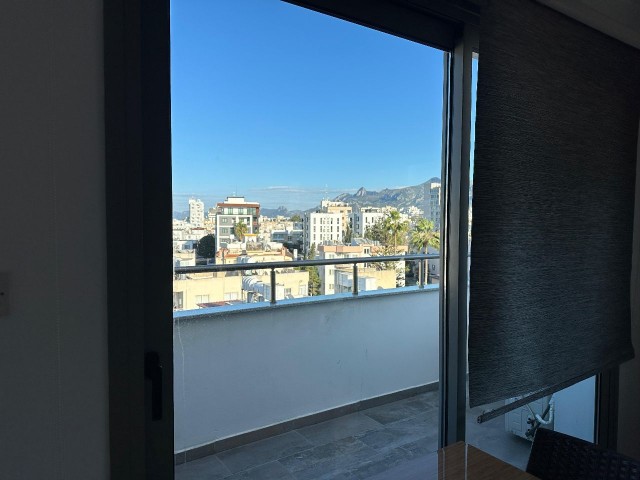 Komplett möblierte 2+1-Penthouse-Wohnung zur Miete im Kyrenia Center auf Redstone Island