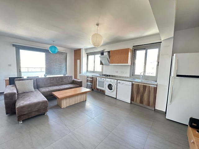 Komplett möblierte 2+1-Penthouse-Wohnung zur Miete im Kyrenia Center auf Redstone Island