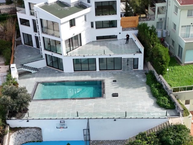 Ultra-Luxusvilla 4+3 zum Verkauf in Kyrenia!