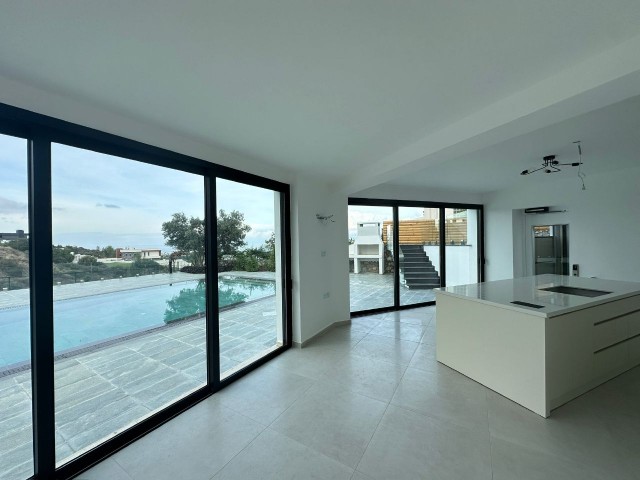 Ultra-Luxusvilla 4+3 zum Verkauf in Kyrenia!