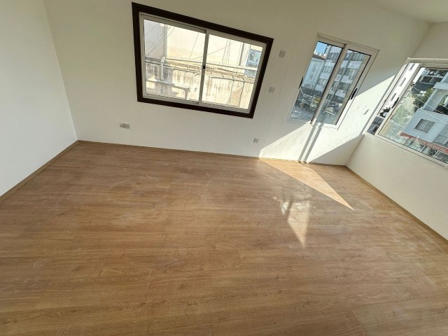 Flat for Rent in Nicosia / Yenişehir Region, 1st Floor