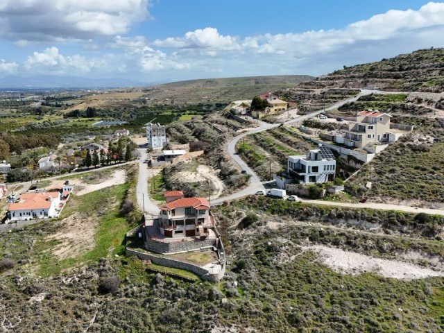 Doppelhaushälften und freistehende Villen mit einzigartiger Aussicht zum Verkauf in Lefke!!