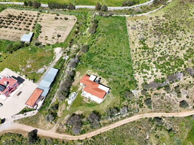 Официальная дорога Кирения/Кёмюрджюде доступна с 2 сторон Дом доступен на земельном участке для прод
