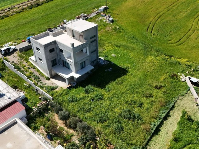 Triplex-Villa zum Verkauf in Dağyolu/Fota