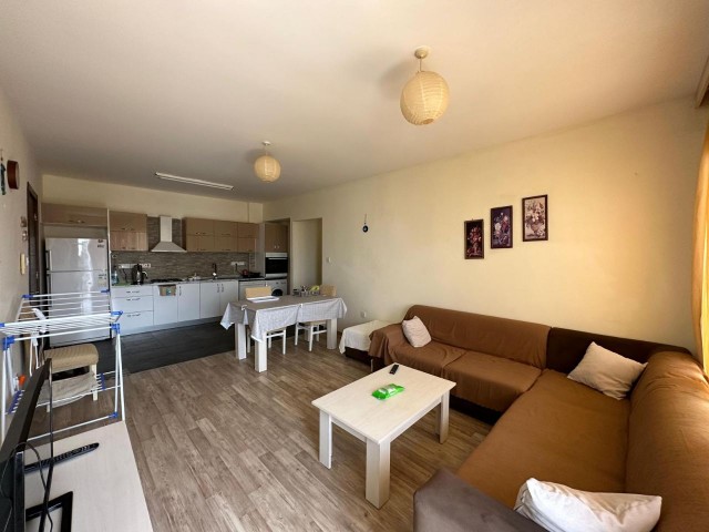 2+1 WOHNUNG MIT BERG- UND MEERBLICK UND GROSSEM BALKON IM ZENTRUM VON KYRENIA BARIS(05338376242)