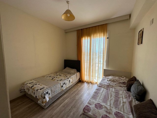 GİRNE MERKEZDE 2+1 DAĞ VE DENİZ MANZARALI GENİŞ BALKONLU DAİRE BARIŞ(05338376242)