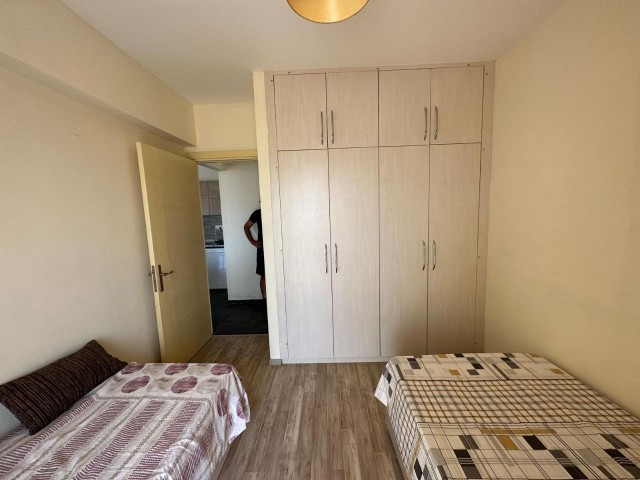 GİRNE MERKEZDE 2+1 DAĞ VE DENİZ MANZARALI GENİŞ BALKONLU DAİRE BARIŞ(05338376242)