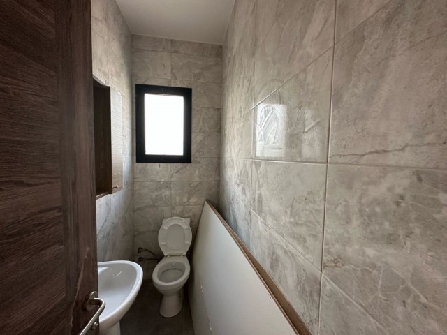 2+1 KOMPLETT MÖBLIERTE NEUE WOHNUNGEN ZU VERMIETEN IN NICOSIA DEREBOY. FRIEDEN 05338376242