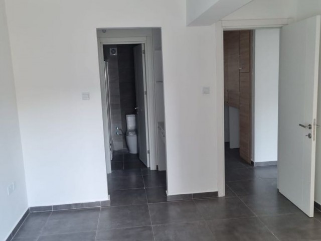 3+1 UNFURNISHED FLAT FOR RENT IN KYRENIA CENTER NEAR THE MUNICIPALITY. BARIŞ 05338376242