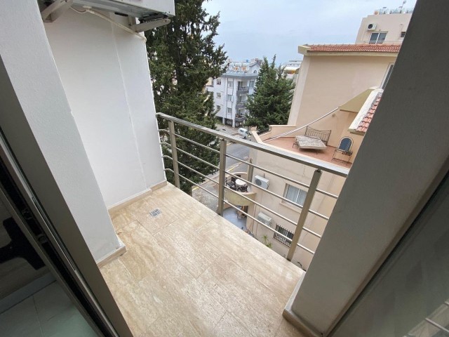 1+1 KOMPLETT MÖBLIERTE WOHNUNG ZU VERMIETEN IM KYRENIA CENTER UNTER SULU CIRCLE. FRIEDEN 05338376242