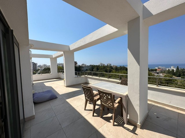 VOLLSTÄNDIG MÖBLIERTE 3+1-PENTHOUSE-WOHNUNG ZU VERMIETEN IM KYRENIA-ZENTRUM, IN fußläufiger Entfernung zum SAVOY HOTEL UND HAFEN. FRIEDEN 05338376242