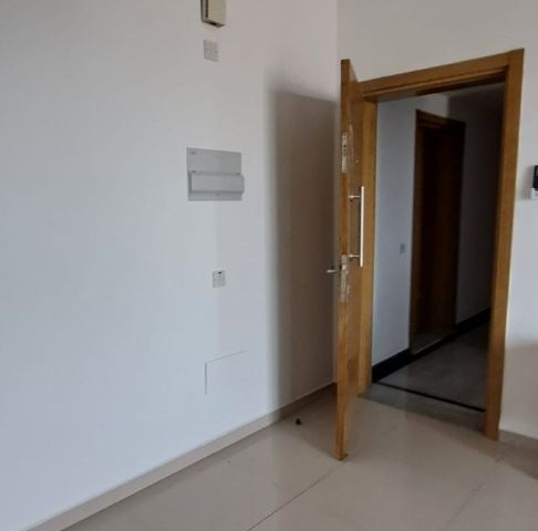 2+1 WOHNUNG ZU VERMIETEN IN KYRENIA, ZENTRAL GELEGEN