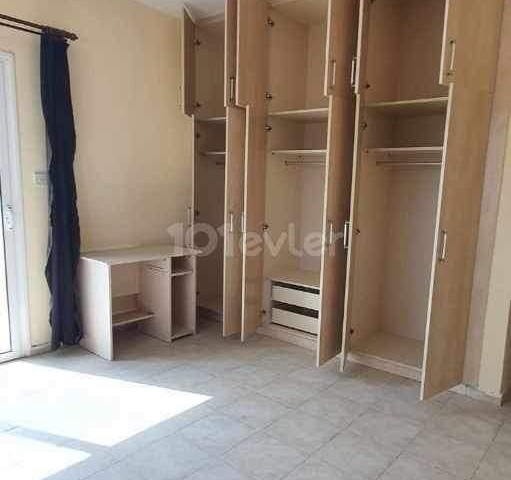 3+1 Penthouse-Wohnung zum Verkauf im Zentrum von Famagusta