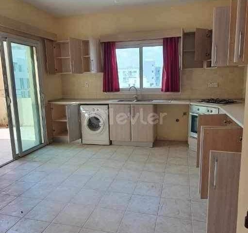 Gazimağusa merkezde satılık 3+1 penthouse daire