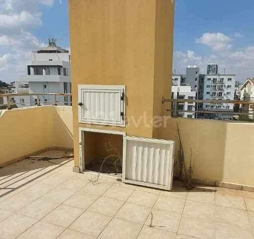 3+1 Penthouse-Wohnung zum Verkauf im Zentrum von Famagusta