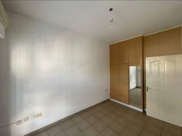 2+1 unfurnished flat for sale in İskele Bahçeler